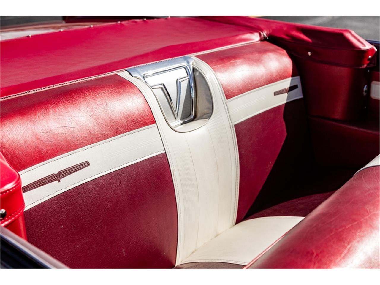 Pontiac-Catalina-1961-Coronado-Red-Red-and-white-76