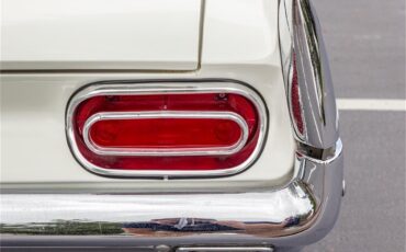 Pontiac-Catalina-1961-Shelltone-Ivory-Red-and-white-1