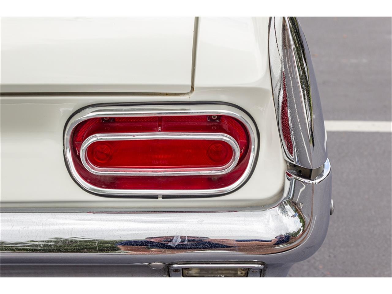 Pontiac-Catalina-1961-Shelltone-Ivory-Red-and-white-1