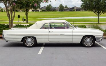 Pontiac-Catalina-1961-Shelltone-Ivory-Red-and-white-13
