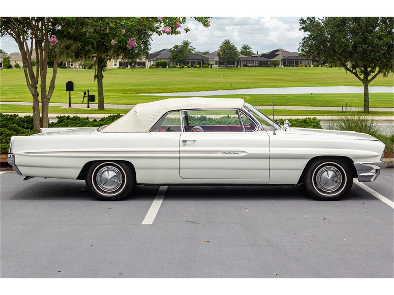 Pontiac-Catalina-1961-Shelltone-Ivory-Red-and-white-13