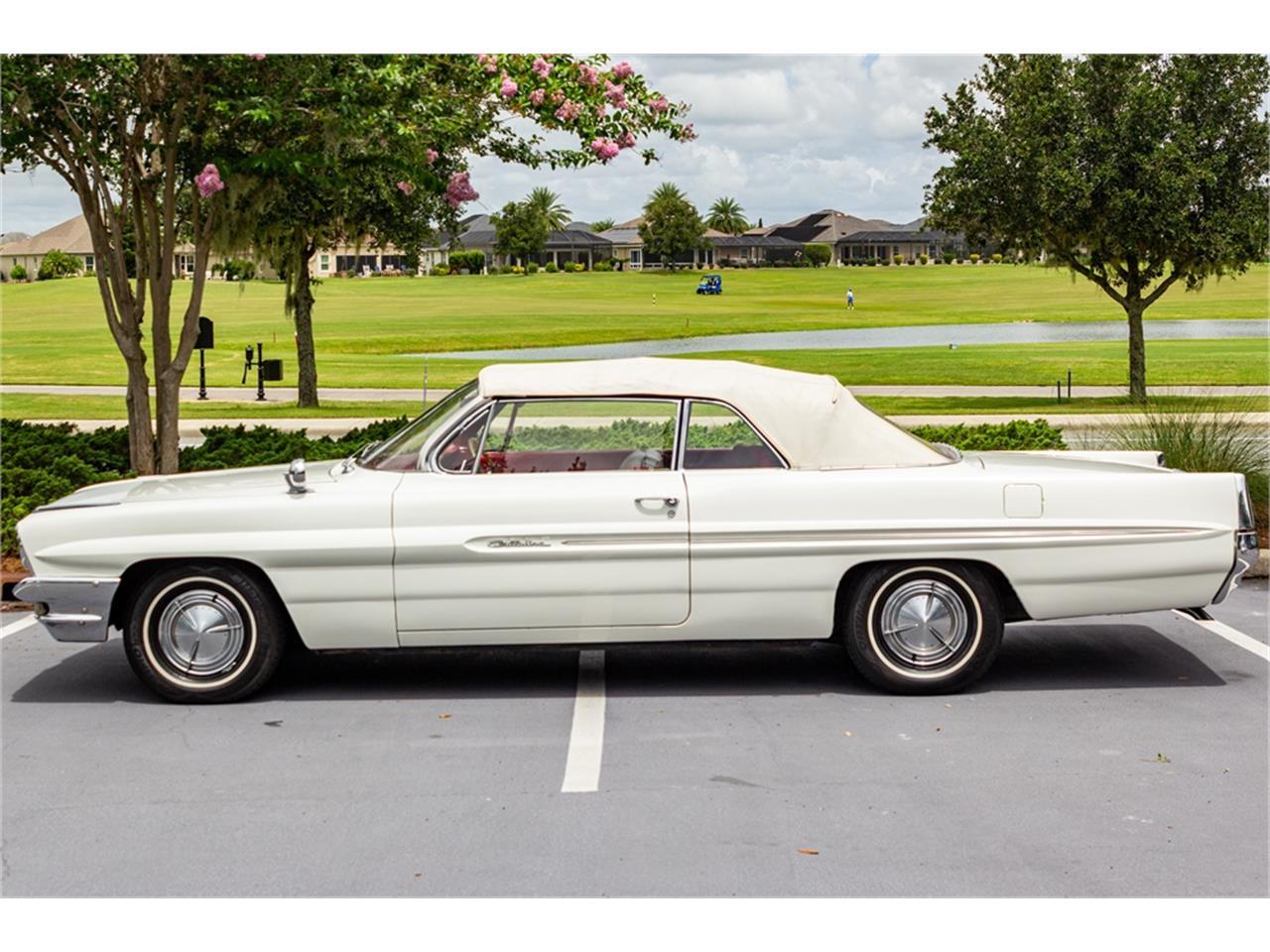 Pontiac-Catalina-1961-Shelltone-Ivory-Red-and-white-17