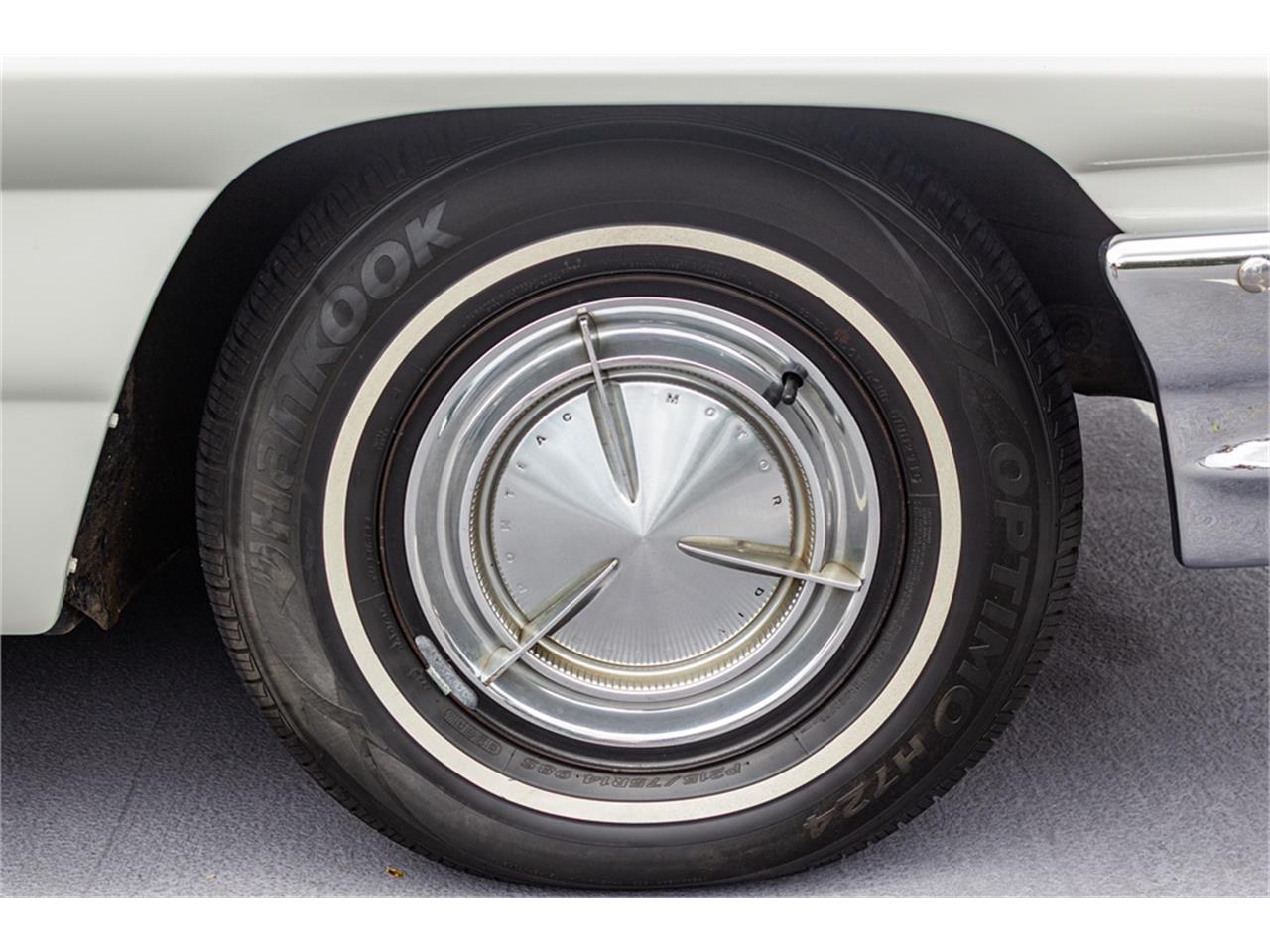 Pontiac-Catalina-1961-Shelltone-Ivory-Red-and-white-31