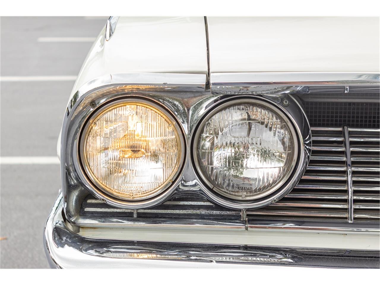 Pontiac-Catalina-1961-Shelltone-Ivory-Red-and-white-32