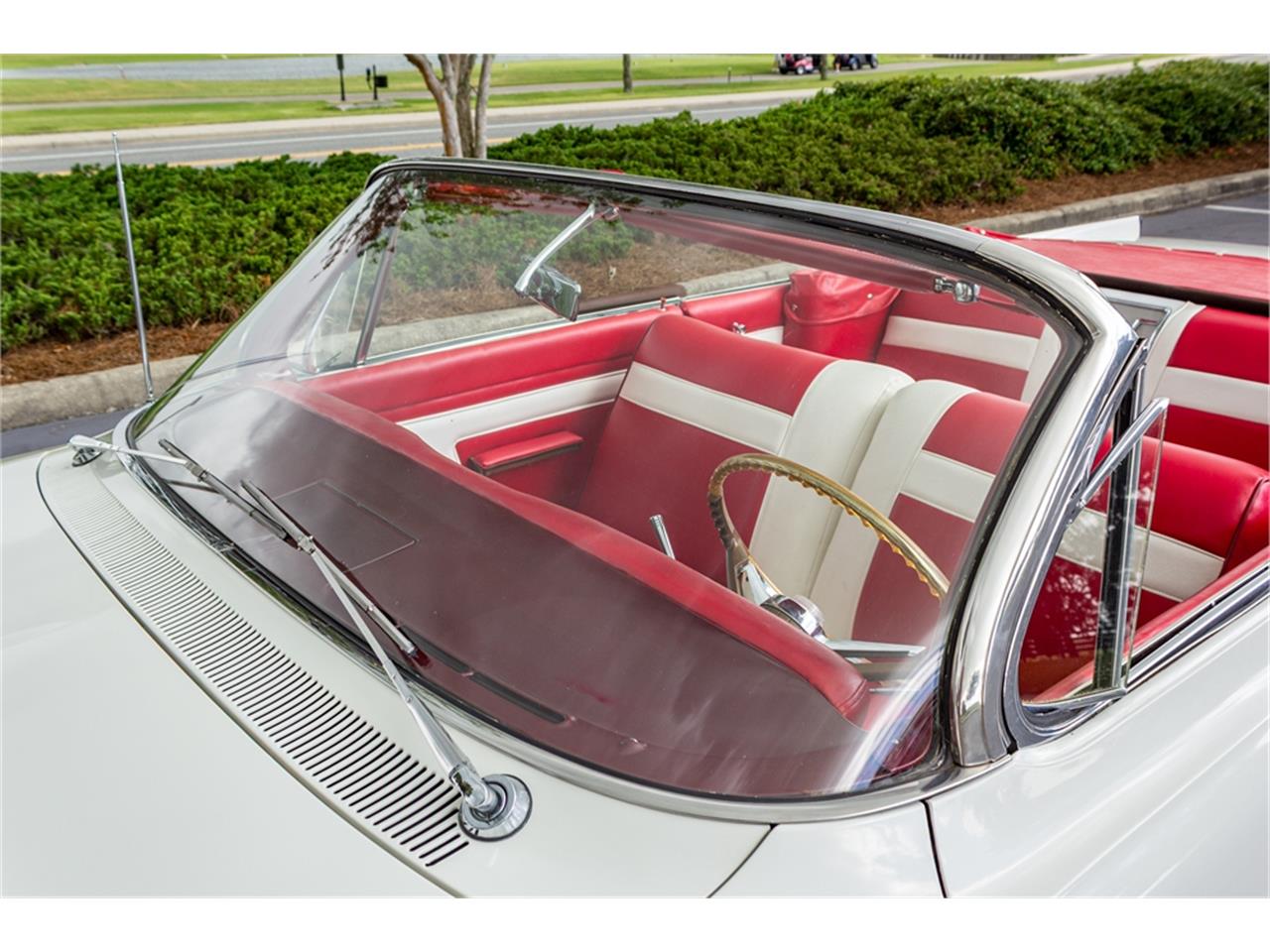 Pontiac-Catalina-1961-Shelltone-Ivory-Red-and-white-34