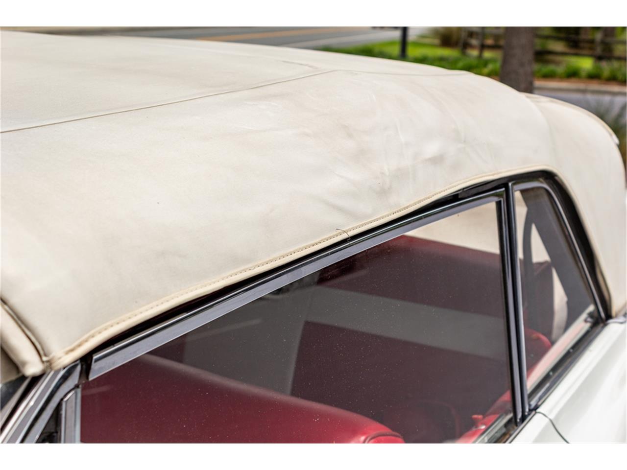 Pontiac-Catalina-1961-Shelltone-Ivory-Red-and-white-40