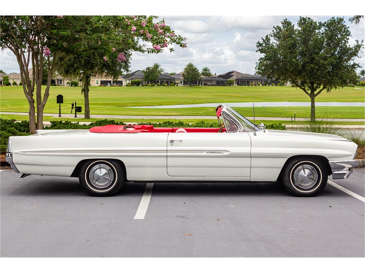 Pontiac-Catalina-1961-Shelltone-Ivory-Red-and-white-5