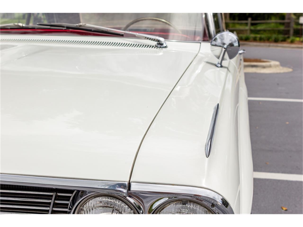 Pontiac-Catalina-1961-Shelltone-Ivory-Red-and-white-52
