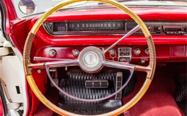 Pontiac-Catalina-1961-Shelltone-Ivory-Red-and-white-72