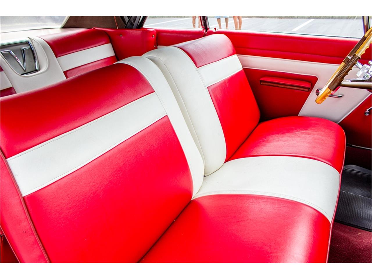 Pontiac-Catalina-1961-Shelltone-Ivory-Red-and-white-75