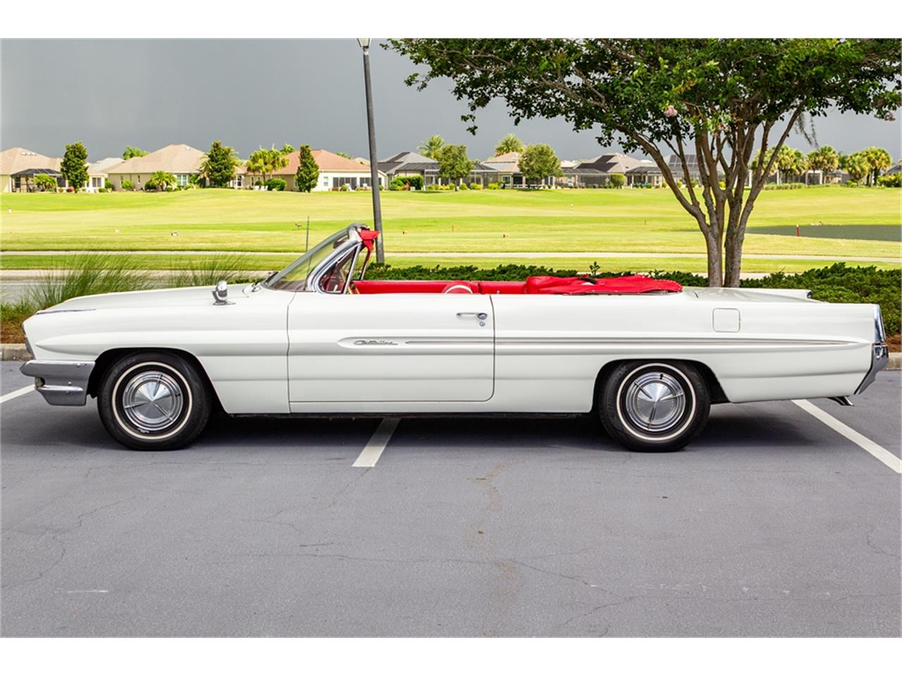 Pontiac-Catalina-1961-Shelltone-Ivory-Red-and-white-9