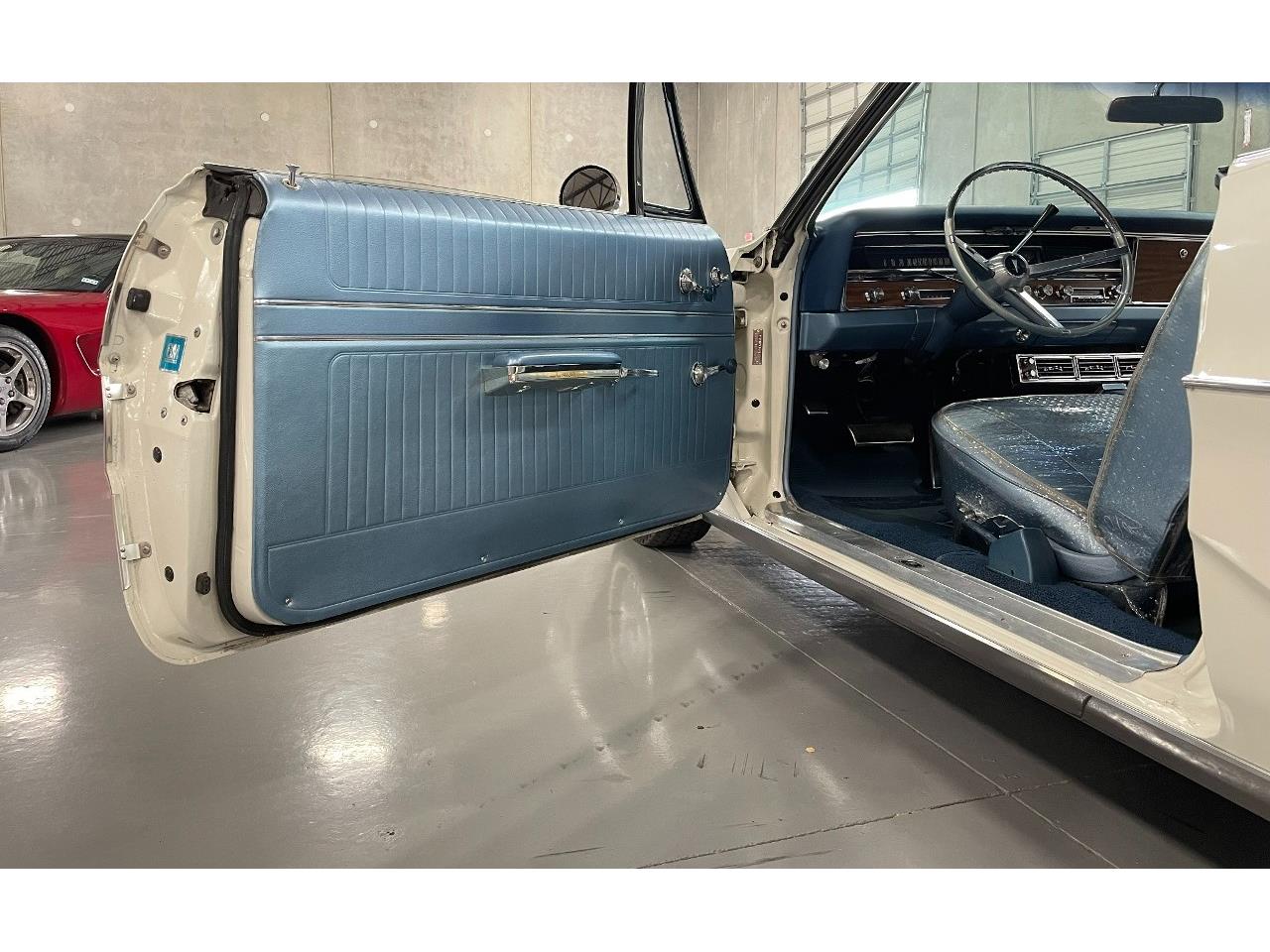 Pontiac-Catalina-1967-White-Blue-4