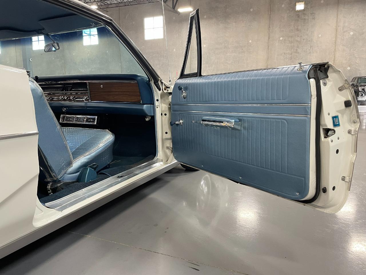 Pontiac-Catalina-1967-White-Blue-8