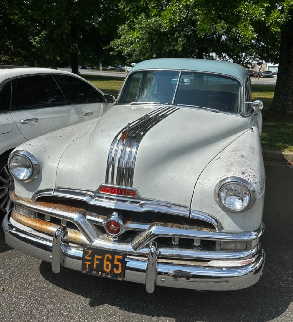 Pontiac Chieftain 1952 Sedan
