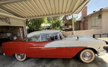 Pontiac-Chieftain-1956-Red-and-white-Black-and-red