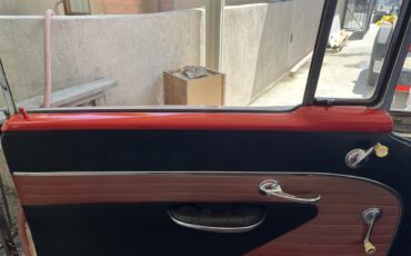 Pontiac-Chieftain-1956-Red-and-white-Black-and-red-8