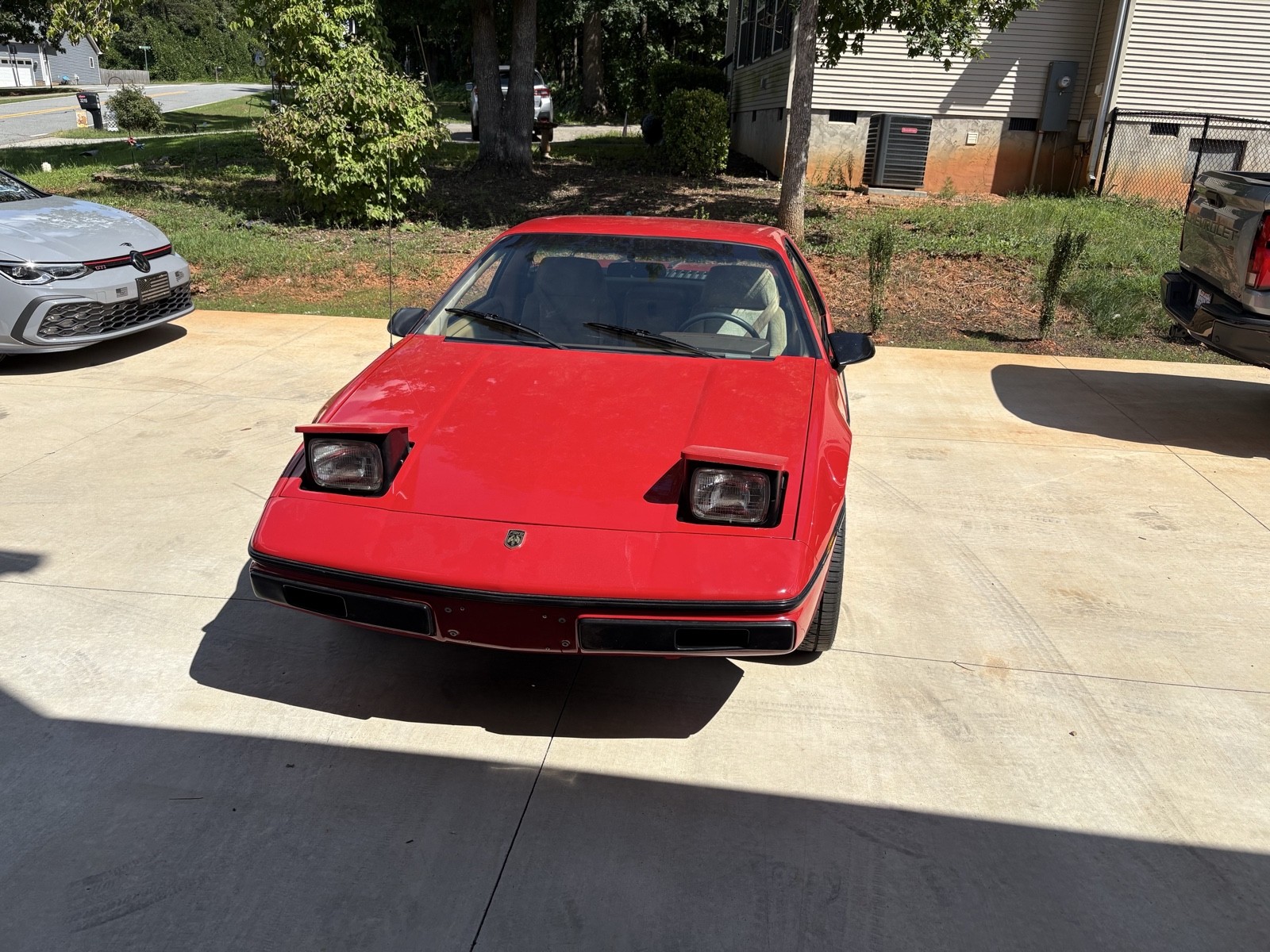 Pontiac-Fiero-1984-Coupe-2