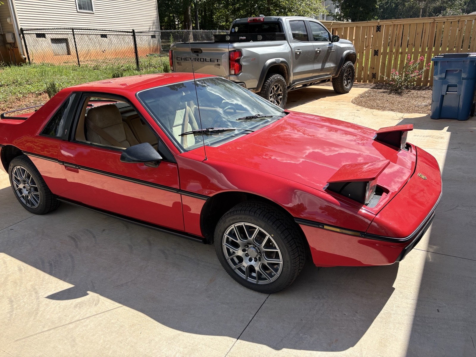 Pontiac-Fiero-1984-Coupe-5
