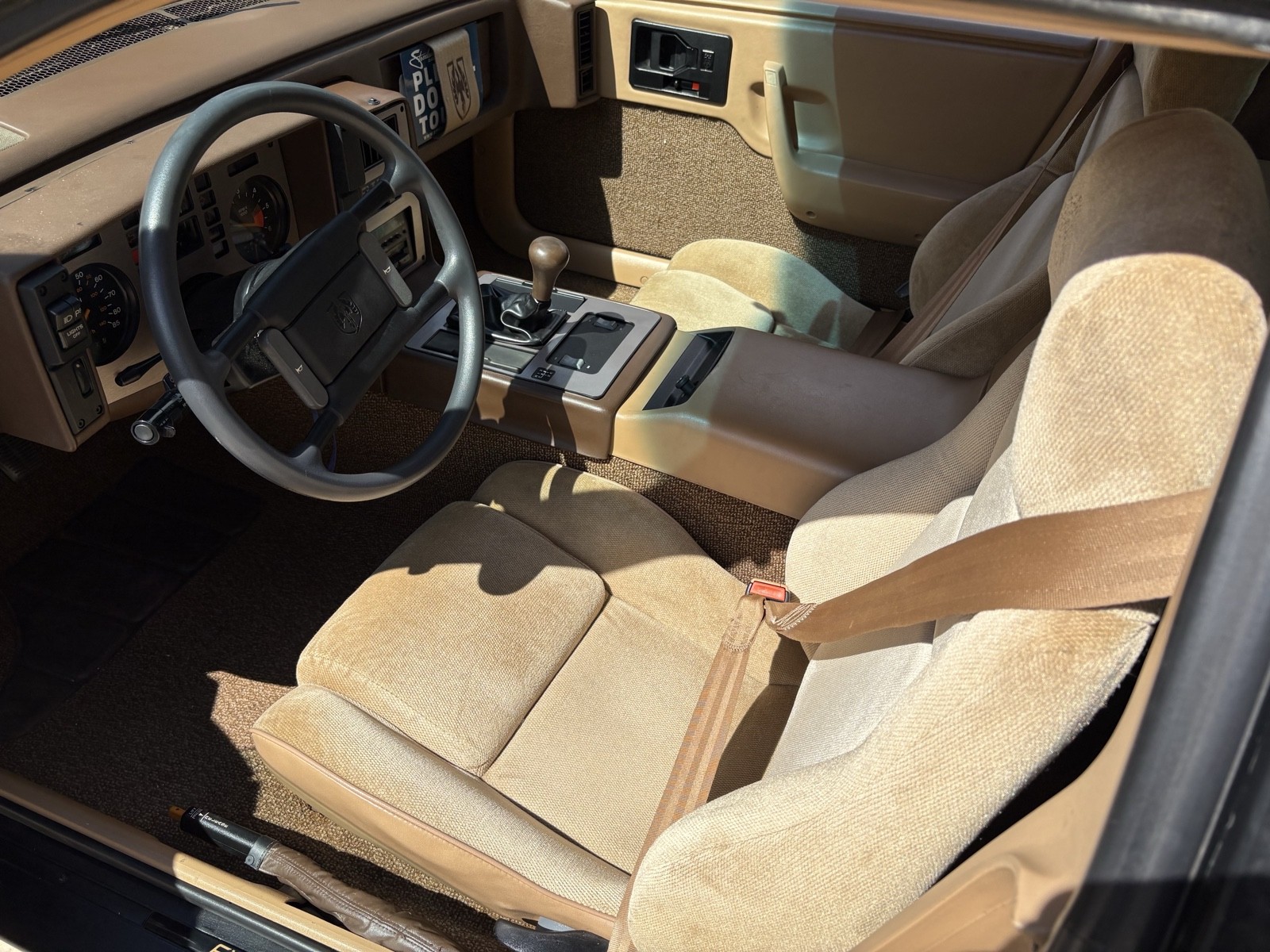 Pontiac-Fiero-1984-Coupe-8