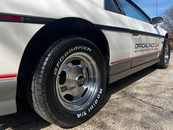 Pontiac-Fiero-1984-White-15