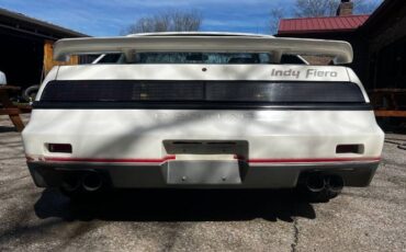 Pontiac-Fiero-1984-White-17