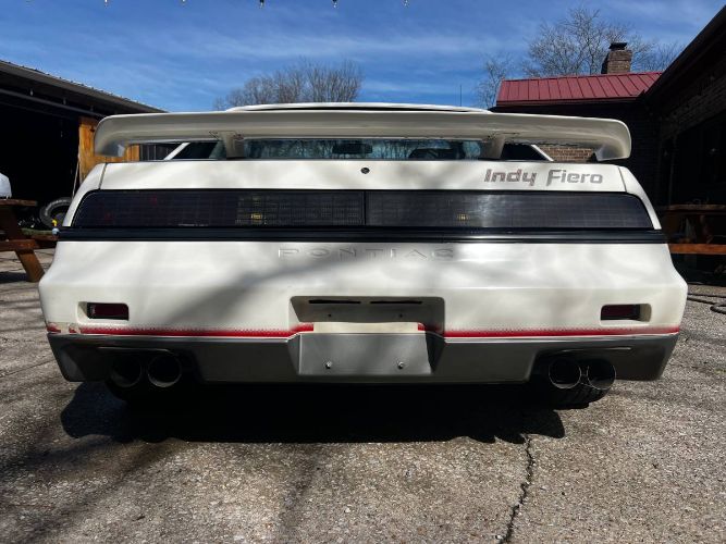 Pontiac-Fiero-1984-White-17