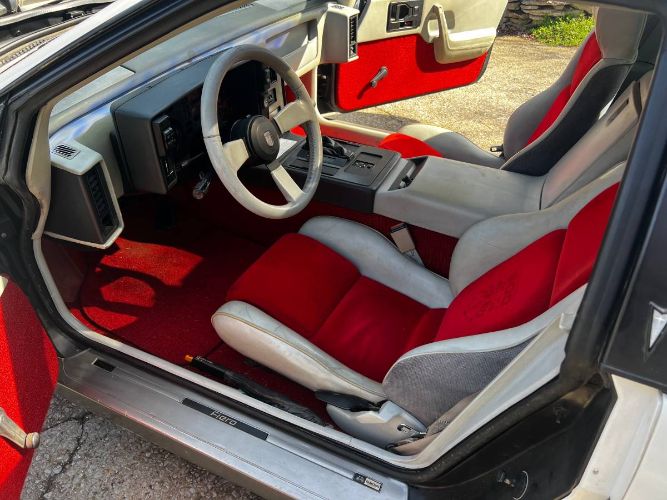Pontiac-Fiero-1984-White-18