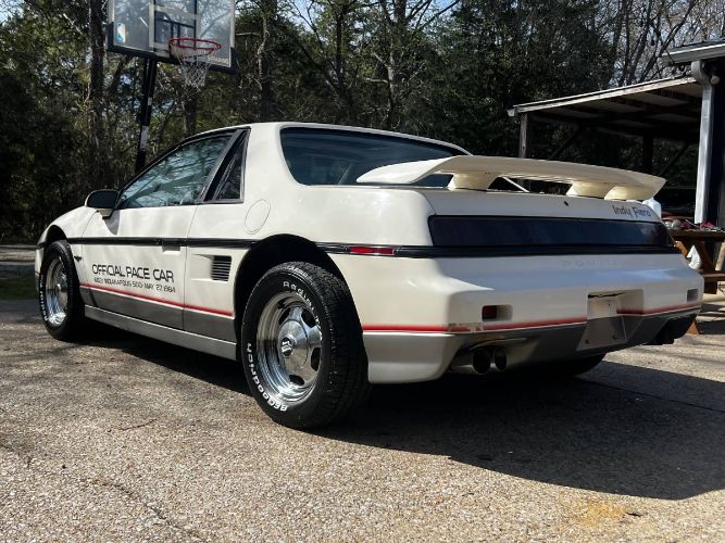 Pontiac-Fiero-1984-White-21