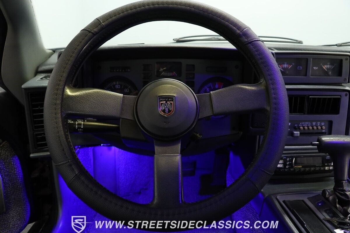 Pontiac-Fiero-1988-Coupe-36