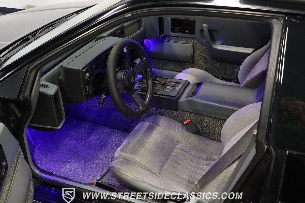 Pontiac-Fiero-1988-Coupe-4