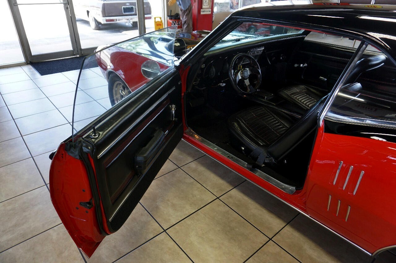 Pontiac-Firebird-1968-Classic-Car-19
