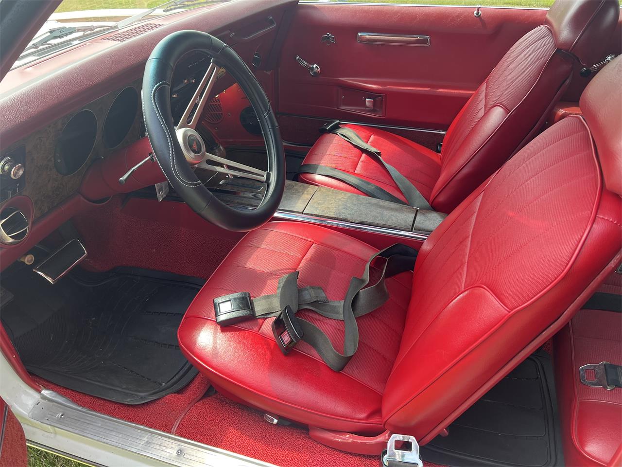 Pontiac-Firebird-1969-Pearl-White-burguney-Red-25