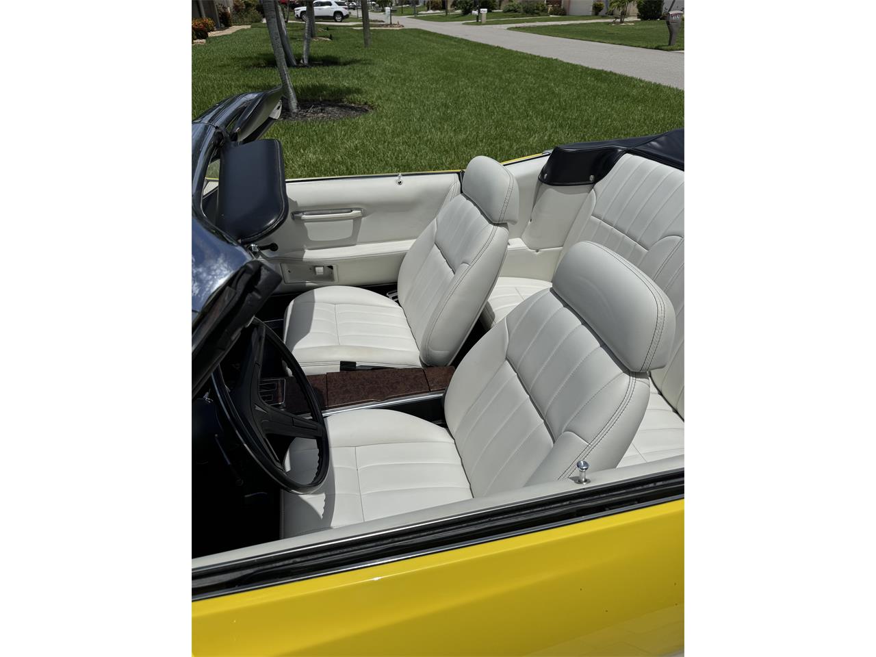 Pontiac-Firebird-1969-Yellow-White-4
