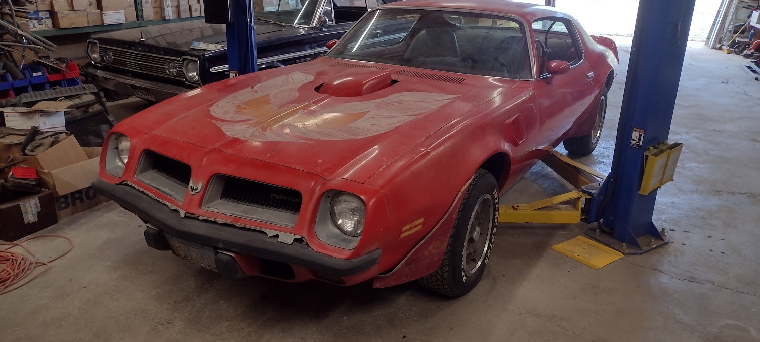 Pontiac-Firebird-1974-Coupe