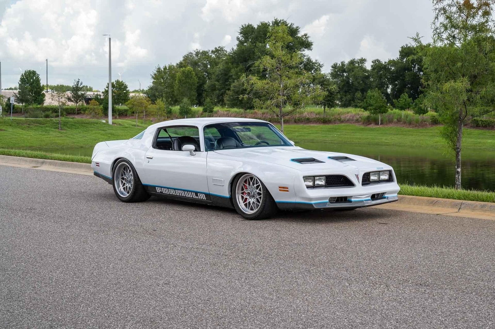 Pontiac-Firebird-1977-Coupe-8