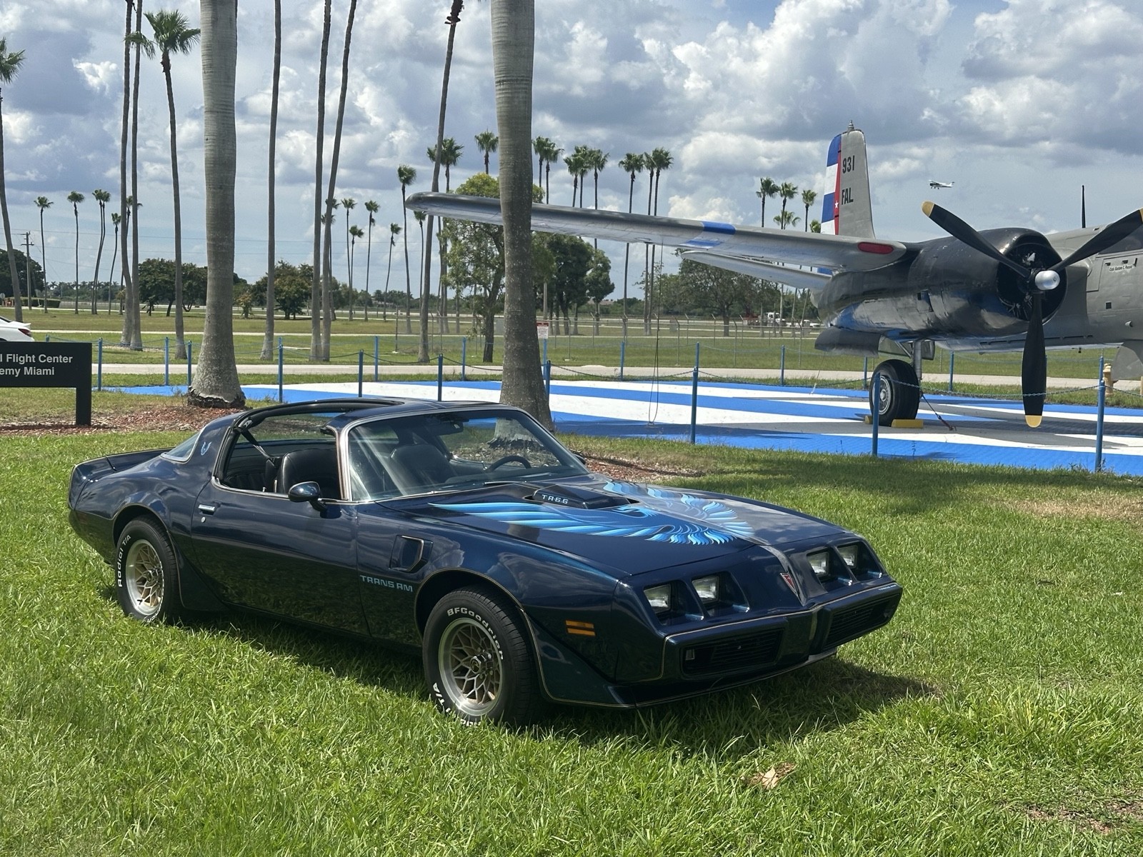 Pontiac-Firebird-1979-1