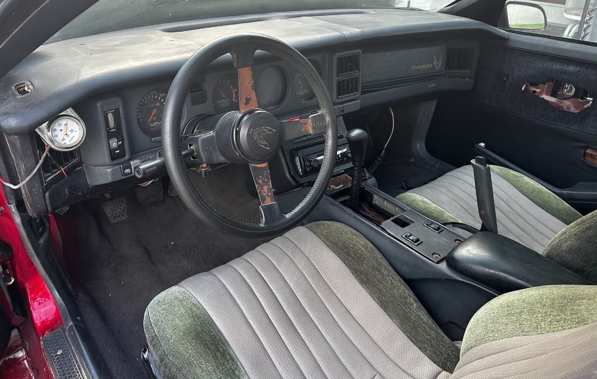 Pontiac-Firebird-1985-Coupe-11