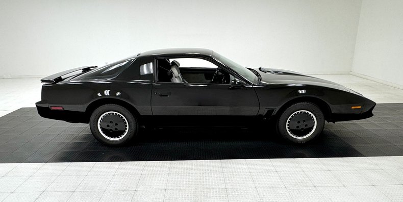 Pontiac-Firebird-1987-Black-Gray-13