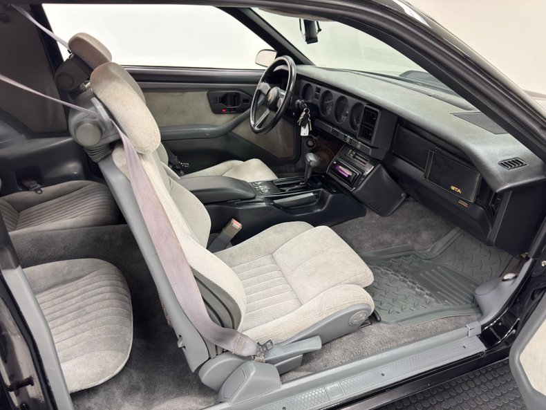 Pontiac-Firebird-1987-Black-Gray-30