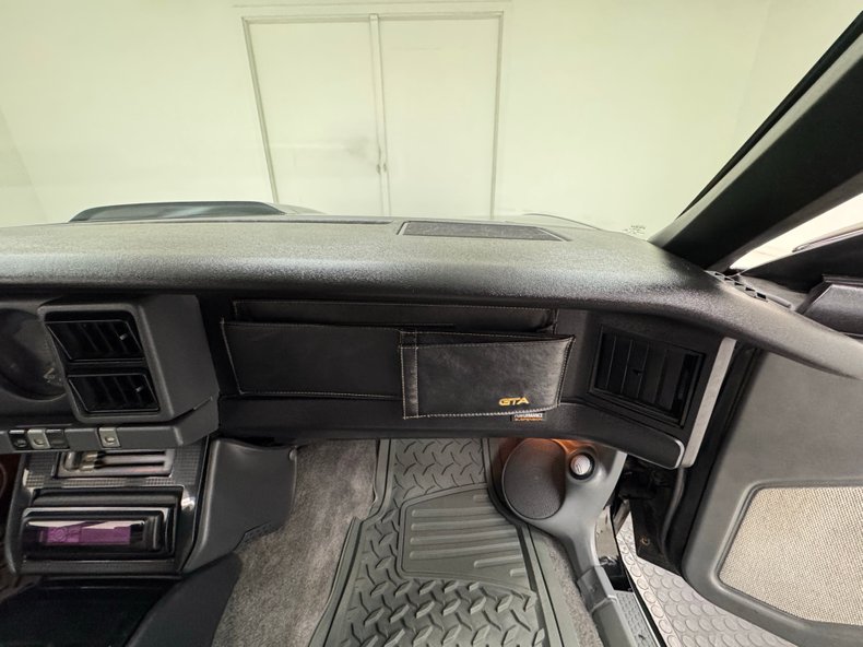 Pontiac-Firebird-1987-Black-Gray-34