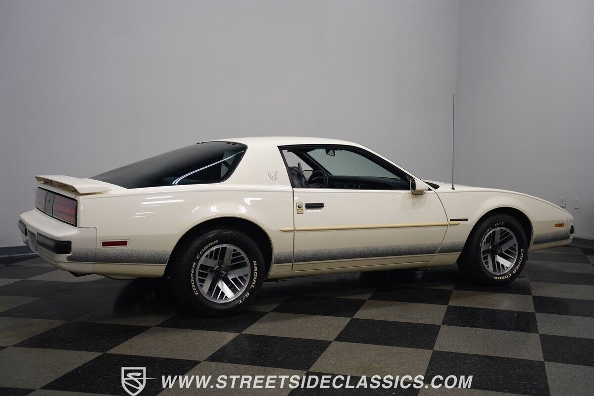 Pontiac-Firebird-1990-Coupe-16