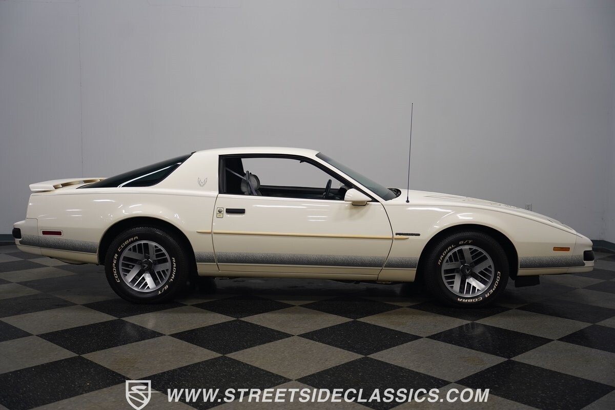 Pontiac-Firebird-1990-Coupe-17