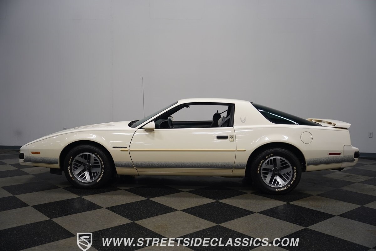 Pontiac-Firebird-1990-Coupe-2