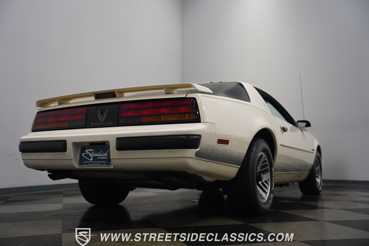 Pontiac-Firebird-1990-Coupe-32