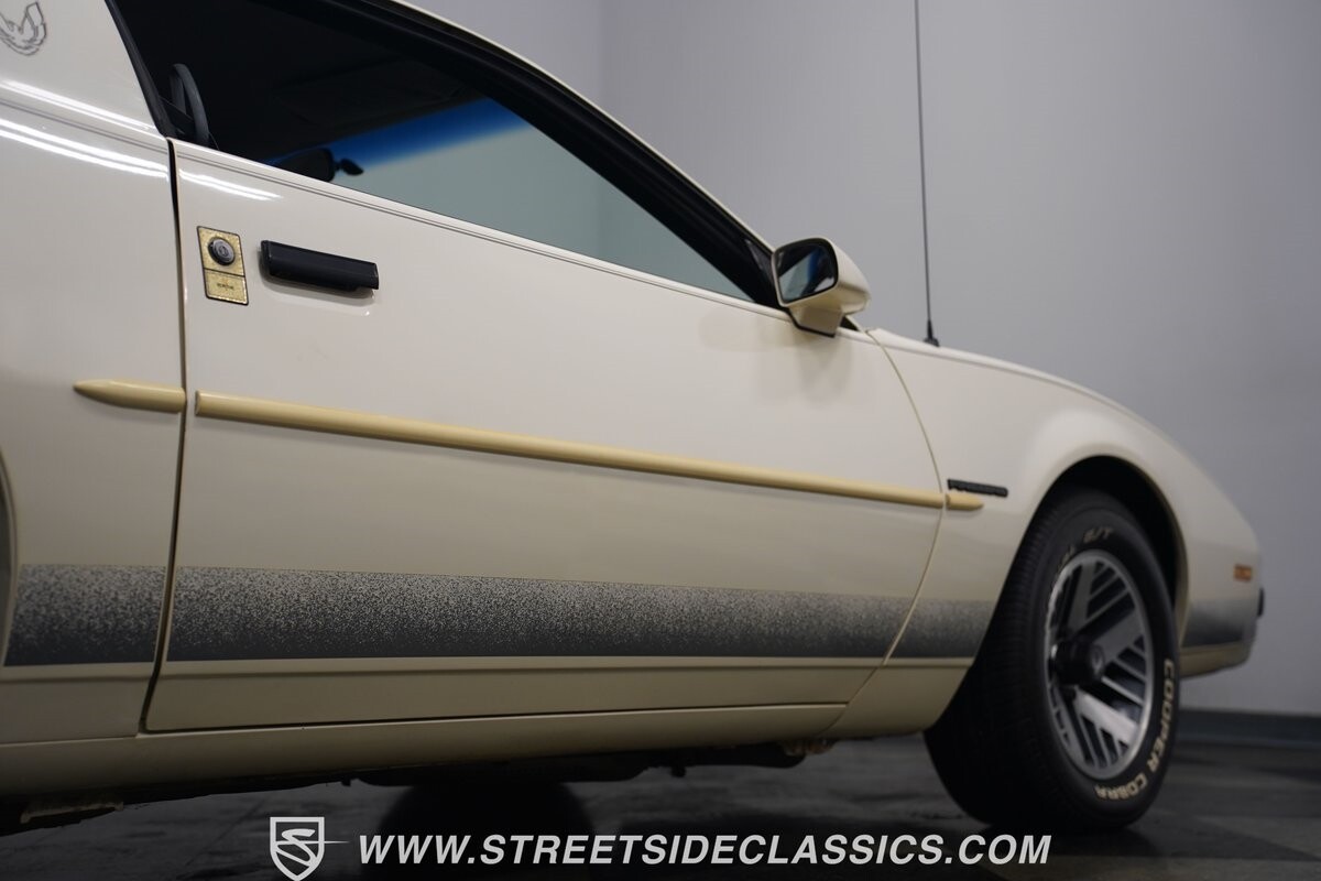 Pontiac-Firebird-1990-Coupe-33