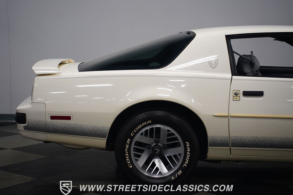 Pontiac-Firebird-1990-Coupe-34