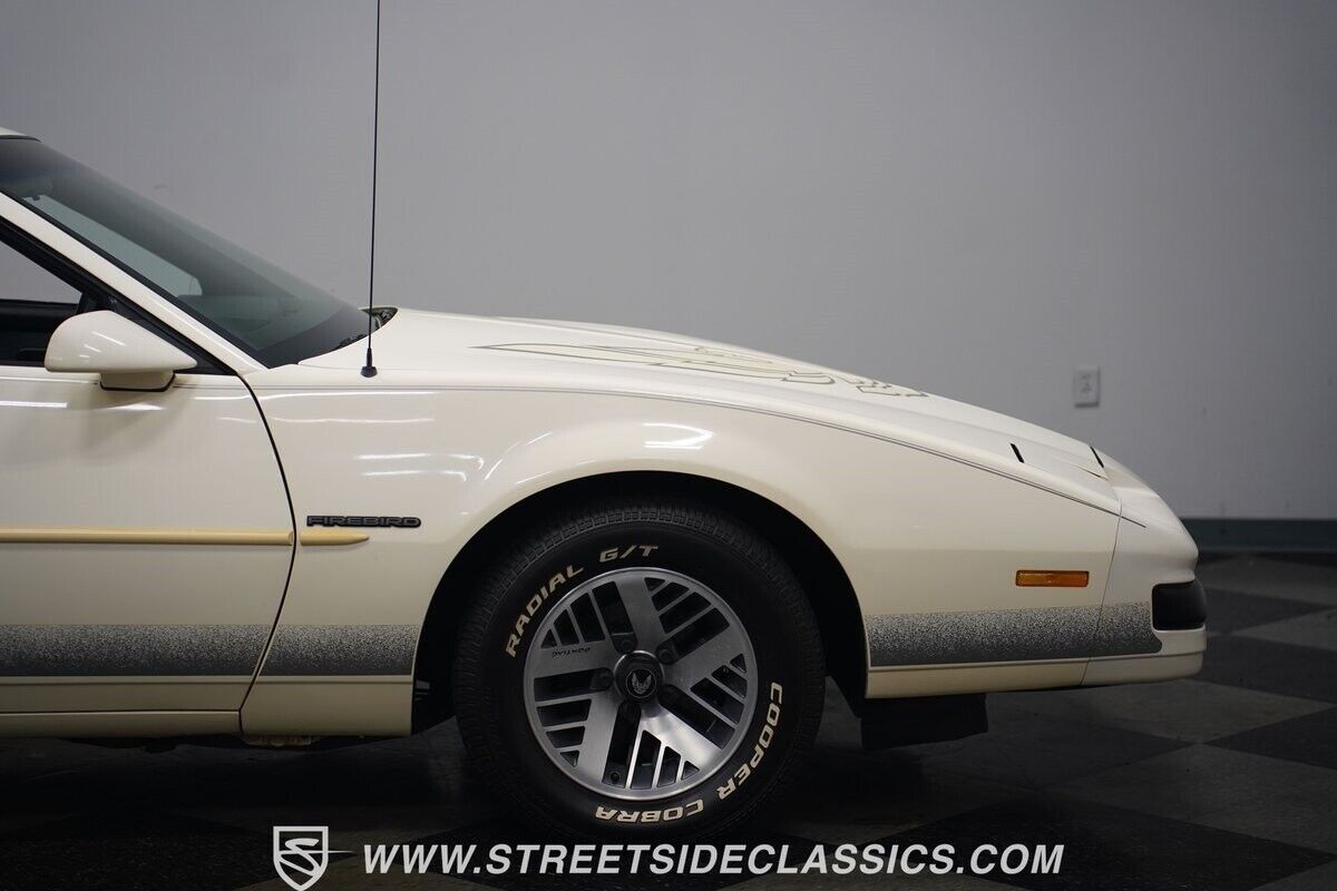 Pontiac-Firebird-1990-Coupe-35