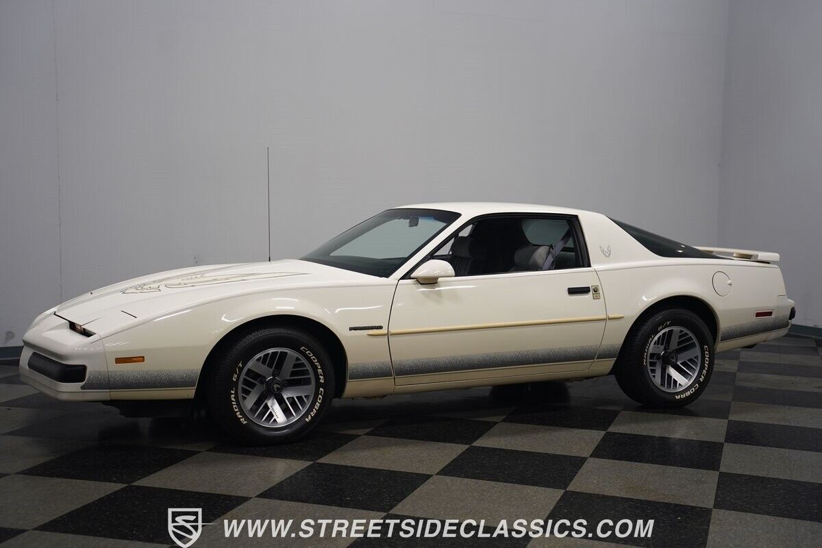 Pontiac-Firebird-1990-Coupe-8