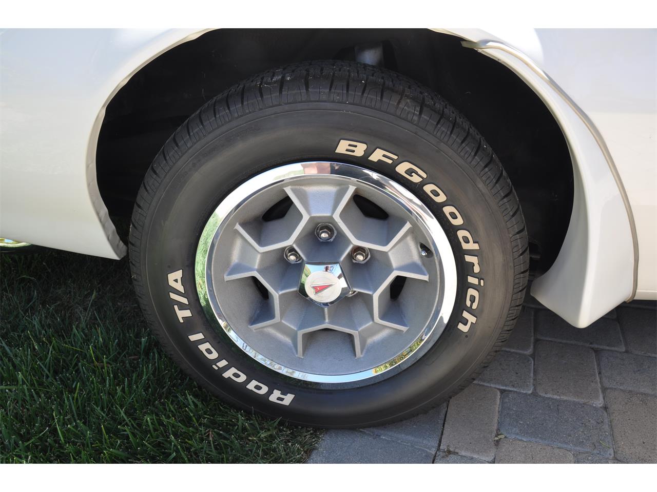 Pontiac-Firebird-trans-am-1973-White-Black-Deluxe-27