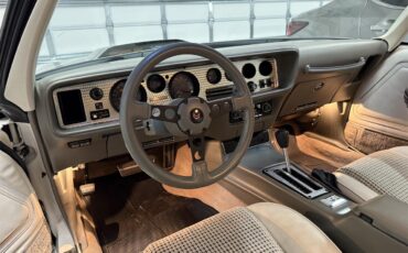 Pontiac-Firebird-trans-am-ws6-1980-Cameo-White-Oyster-Gray-3